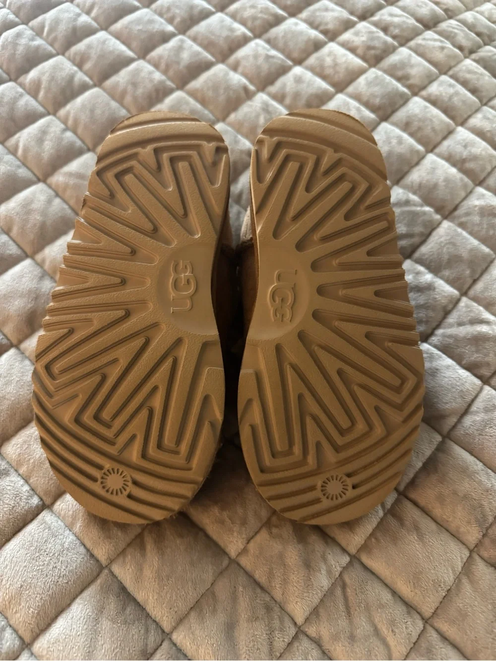 UGG Kids Chestnut Shearling-Lined Booties